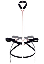 Butt harness and wrist restraints