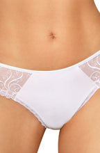 Luxurious thong with timeless embroidered detailing