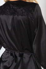 Elegant dressing gown with stunning lace