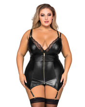 Sexy wetlook garter slip with lace bodyuist